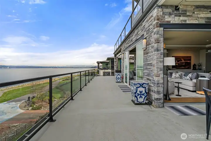 Looking toward Mt Rainier.