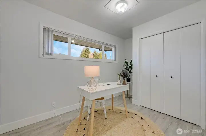 Can be a bedroom, office, nursury, art room, this room is next to the primary bedroom