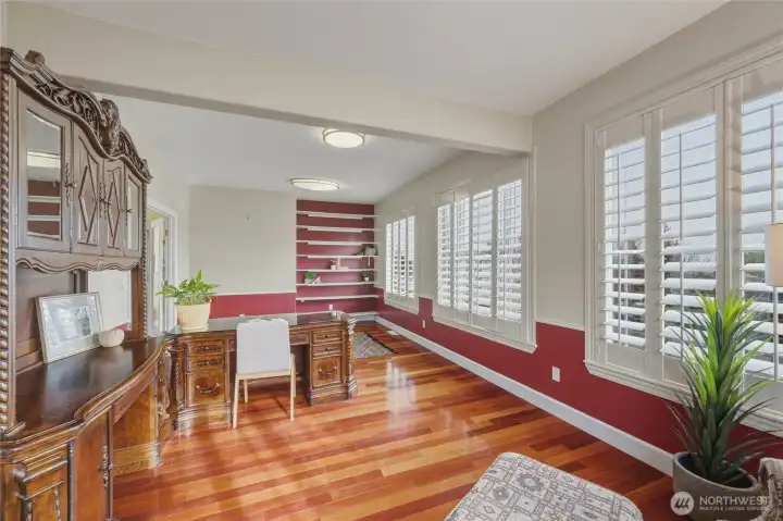 Built in shelving for books, photos or to display your treasures!