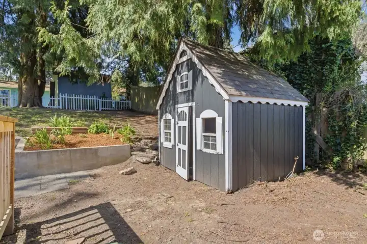 Cute cottage style shed.
