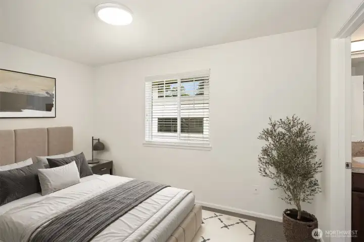 Spacious second bedroom eu-suite