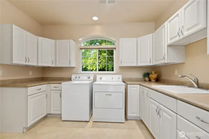 Laundry and mud room connecting the carport entrance and breakfast nook.