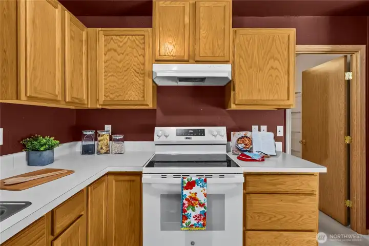 All appliances stay with the home.