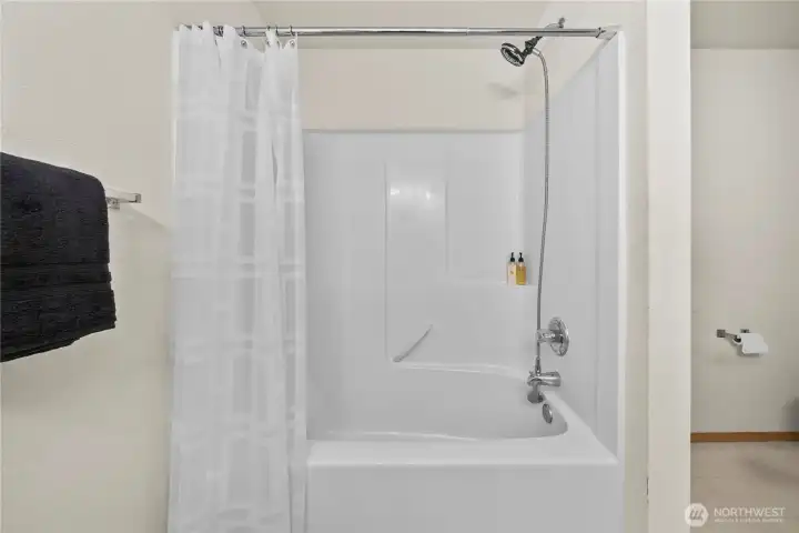 Another good-sized shower/tub combo.