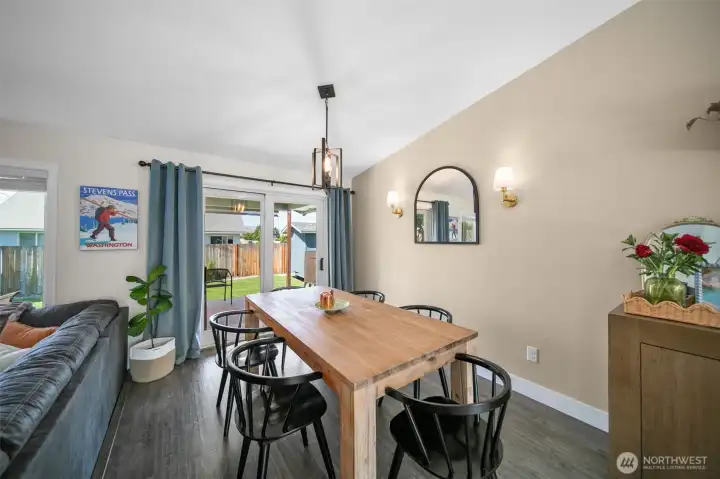 Dining room.