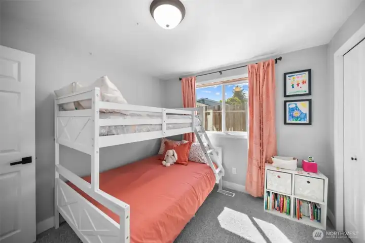 Second bedroom.