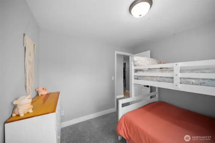 Second bedroom.