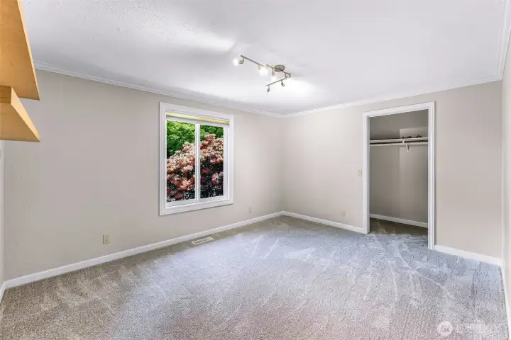 2nd spacious bedroom with closet.