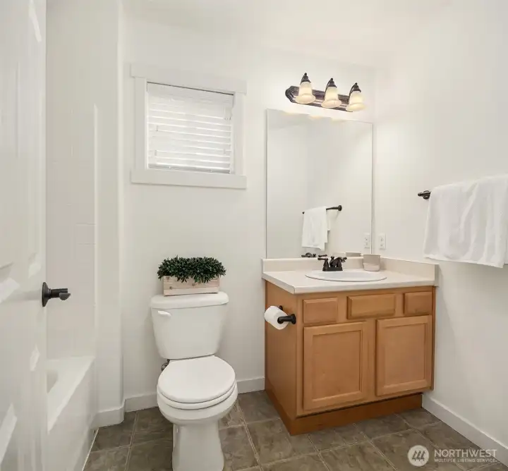 Main floor Full Bathroom Main floor Full Bathroom