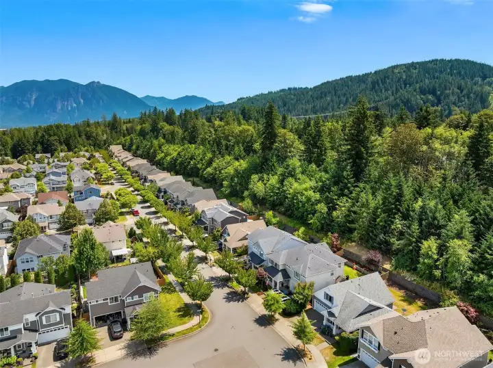 Cul-de-Sac location super close to I-90 access for easy commute to work or mountain activities! Cul-de-Sac location super close to I-90 access for easy commute to work or mountain activities!