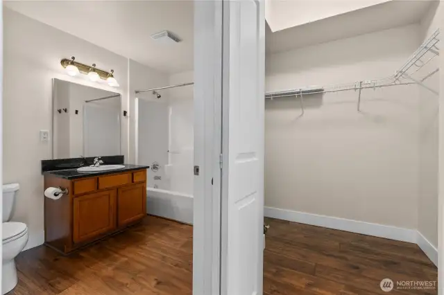 Bath & walk-in closet