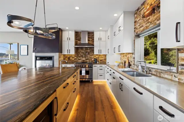 High-End Stainless SteelAppliances