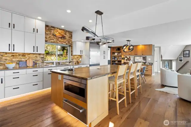Kitchen includes eating area