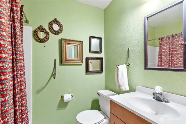 Full bathroom #1