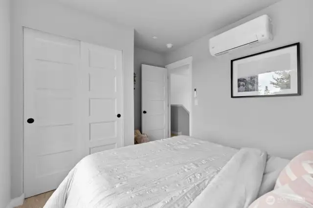 Photographs are for illustrative purposes only. Features, finishes, interior/exterior colors, landscaping and floorplan shown may vary from actual homes built.