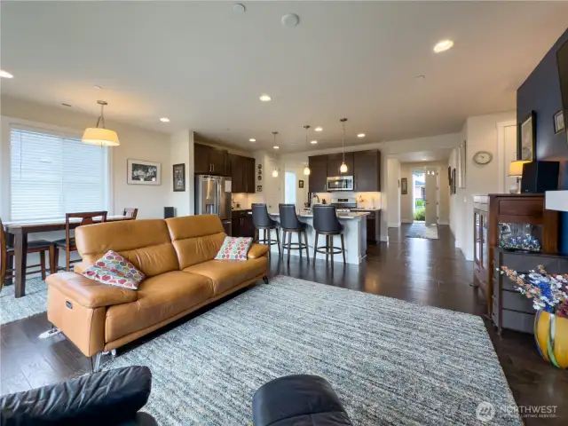 9 ft ceilings throughout home with traffic proof Engineered floors