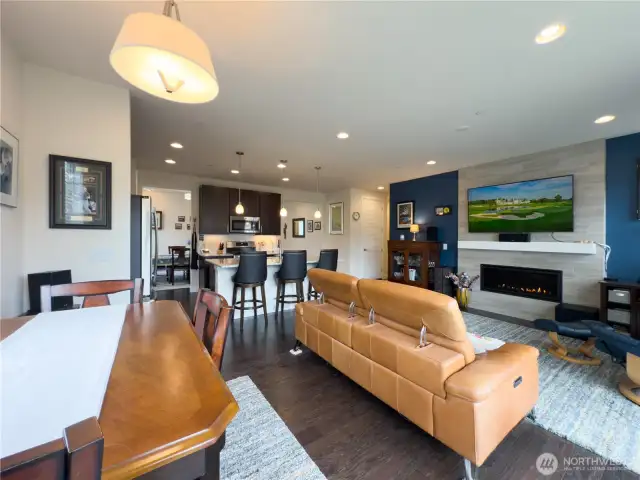 Eat-in area with full view of Kitchen, Gas Fireplace and TV