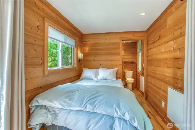 There is a queen bed.