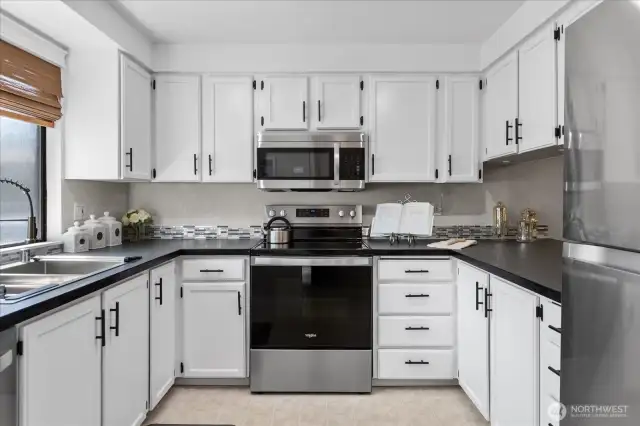 Updated Kitchen w/New Appliances
