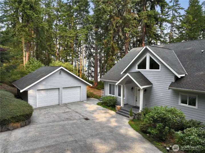 Large Courtyard Driveway With Additional Space For Parking