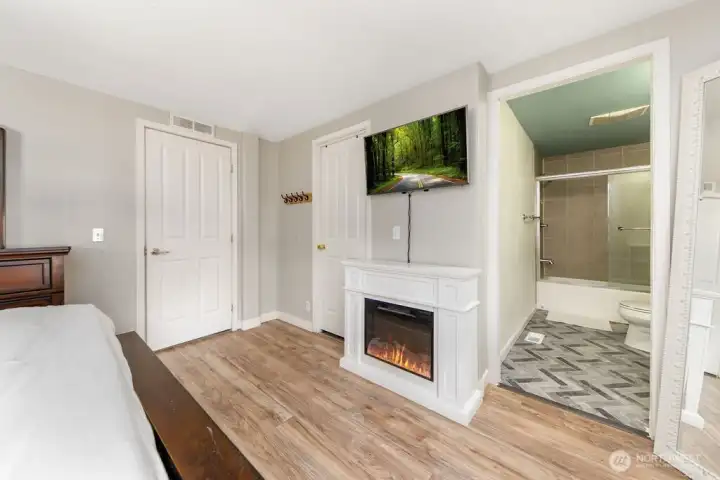 Primary Suite w/Attached Bath