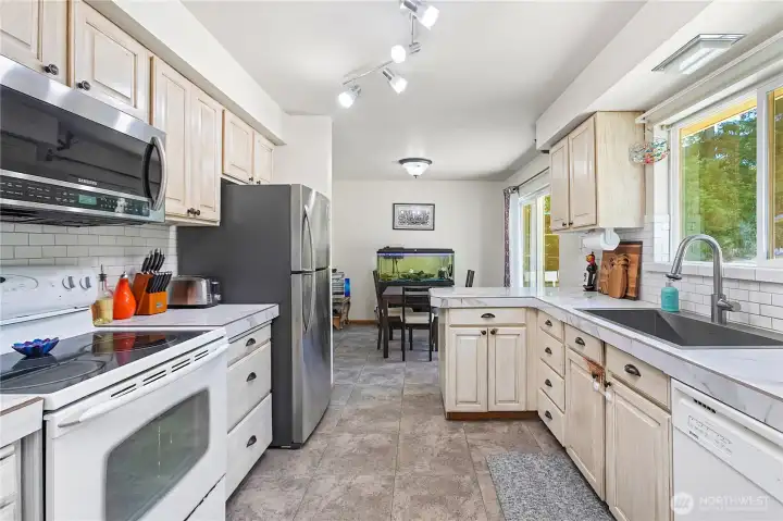 Kitchen now has new dishwasher & Refer