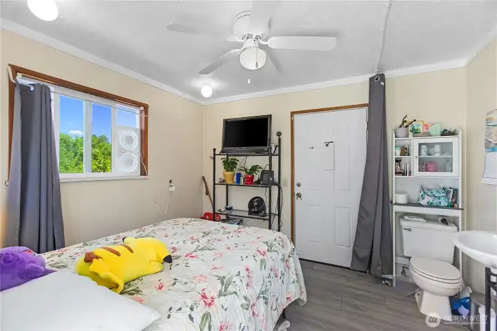 Or use as den/craft room