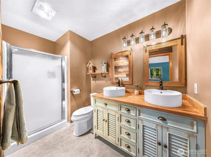 Double sinks = no more elbow wars.