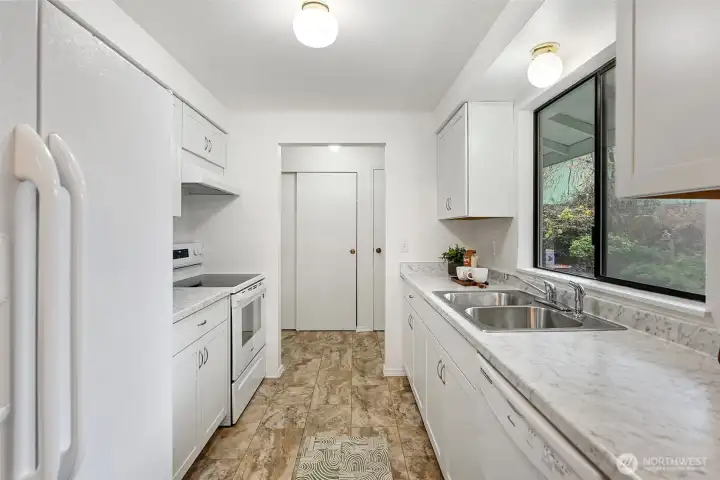 Beautifully updated kitchen!