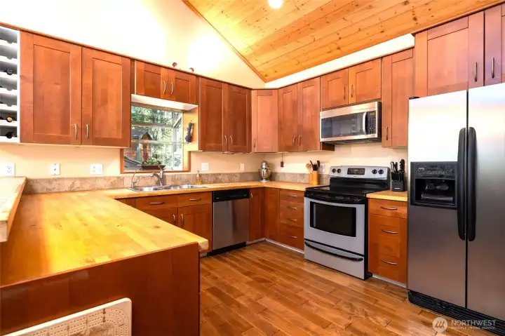 Large kitchen with lots of counter space and cabinets