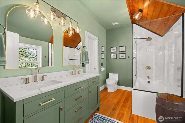 Beautifully remodeled upstairs full bathroom.