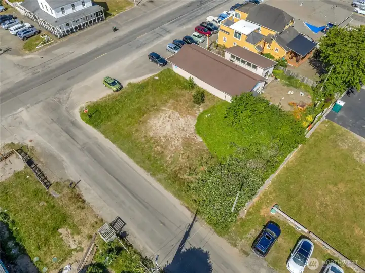 The lot's central location makes it well-suited for a variety of commercial uses, subject to buyer verification with Pacific County.
