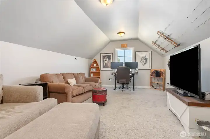Upstairs bonus room