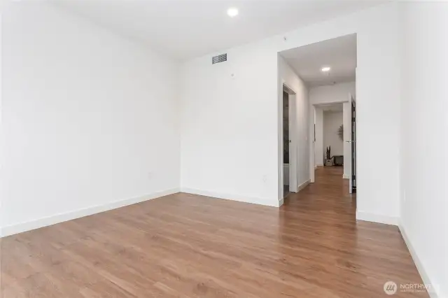 Second bedroom.