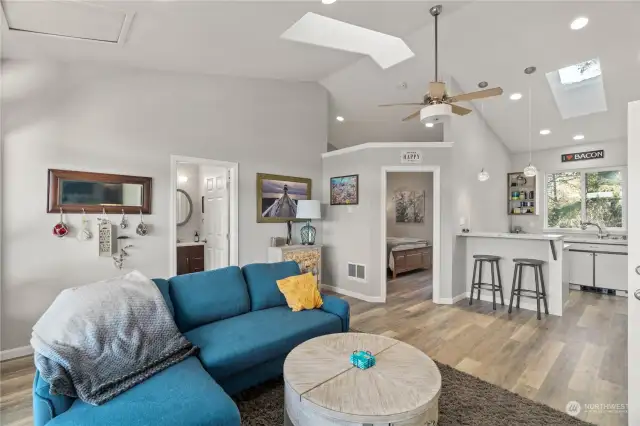 Lofted ceilings in apartment with skylights