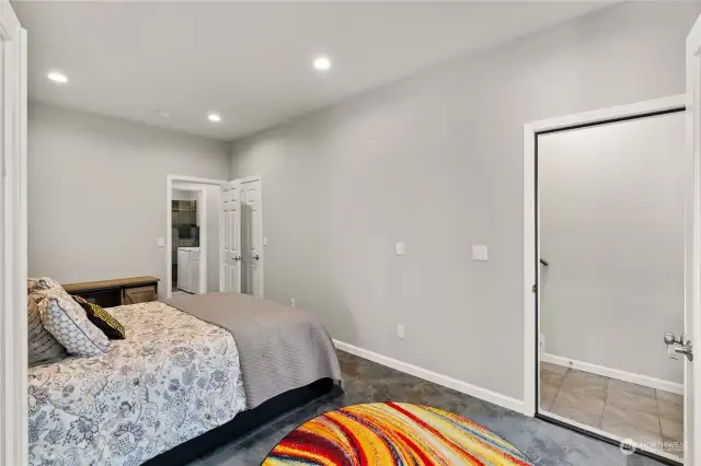 Main level bedroom/ can be used for many purposes