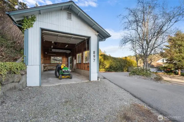 RV Garage/Shop - John Deere conveys