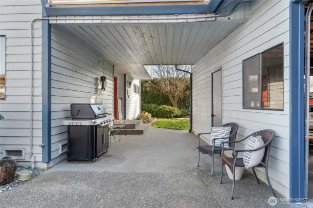 Breezeway with Gas Grill