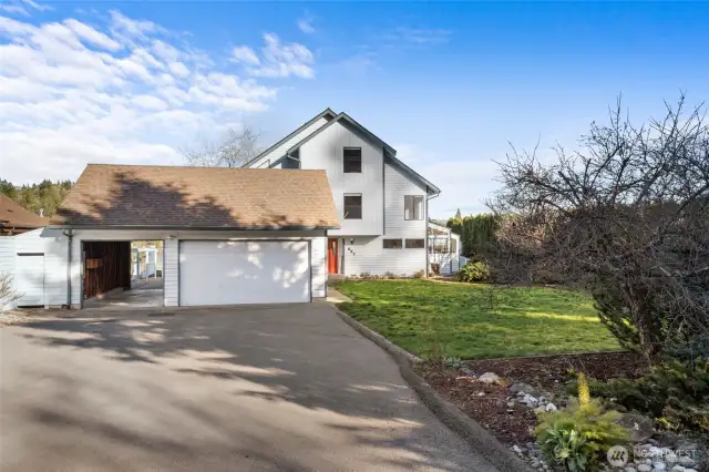 Pull-through garage - perfect for a boat!