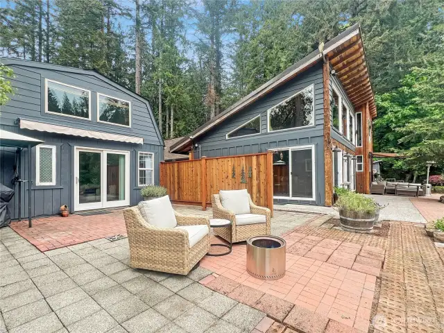 MAIN HOME & ADU OVERLOOKING TOUTLE RIVER