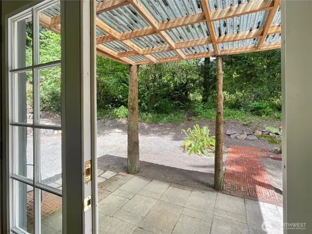 FRENCH DOORS OFF FAMILY ROOM