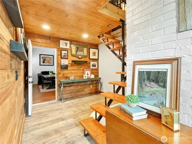 OFFICE/ART ROOM