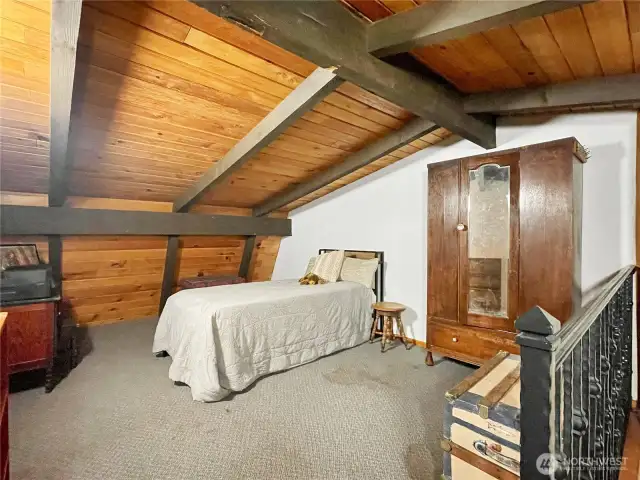 2ND BEDROOM UPSTAIRS