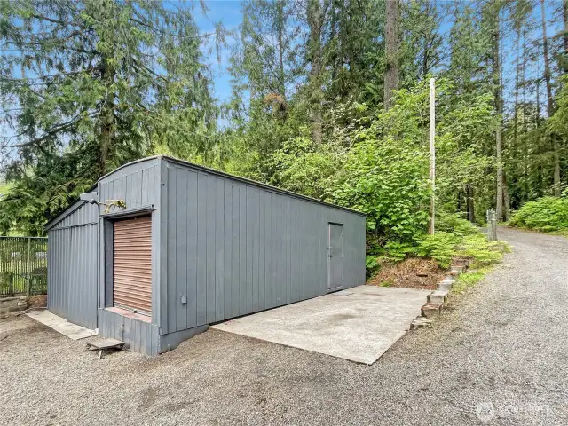 SMALL SHOP WITH ATTACHED CONNEX SHED