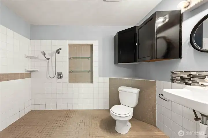 Wet room - Bathroom - Primary