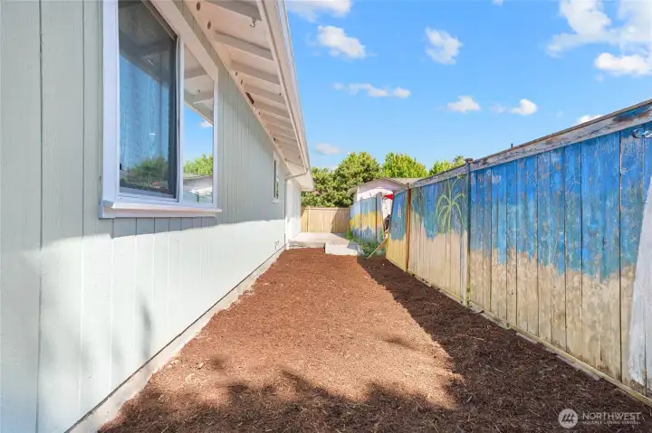 Yard 1 - Fully Fenced