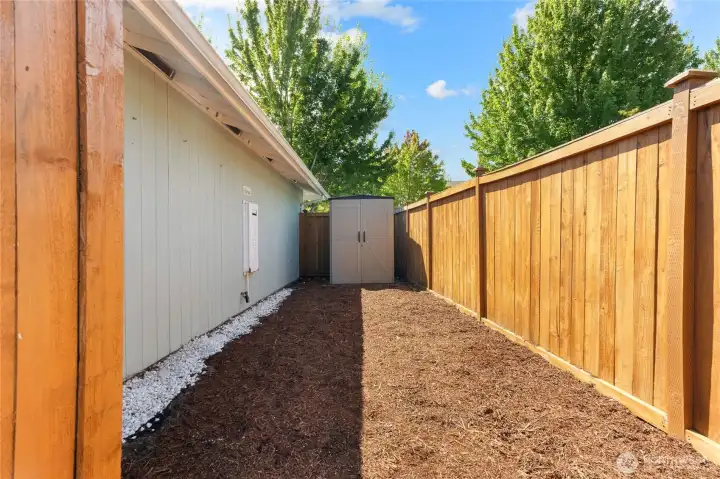 Yard 2 - Fully Fenced