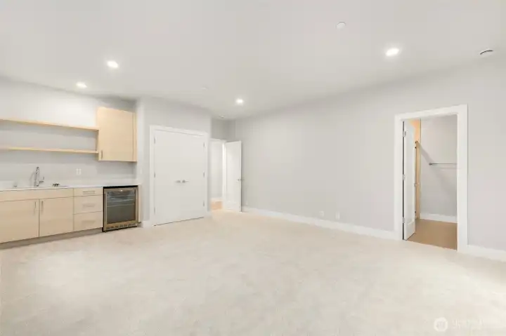 Main Floor (1st floor) secondary suite!