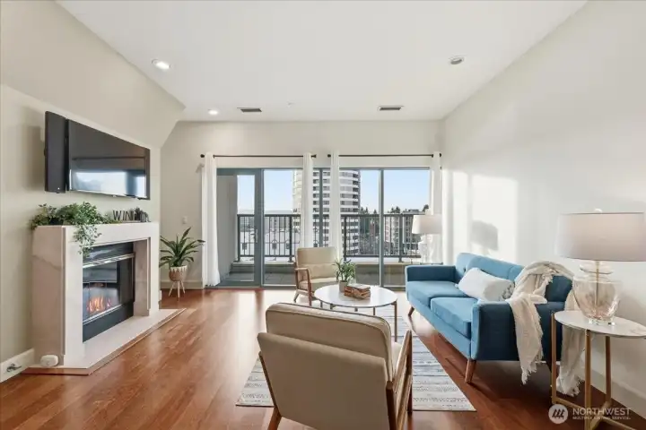Living Room, Hardwood Floors, Tall Ceilings, Gas Fireplace