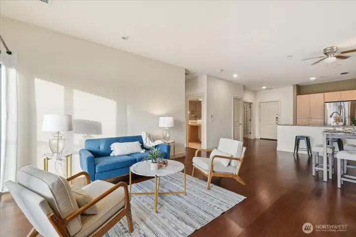 Living Room, Hardwood Floors, Tall Ceilings, Gas Fireplace